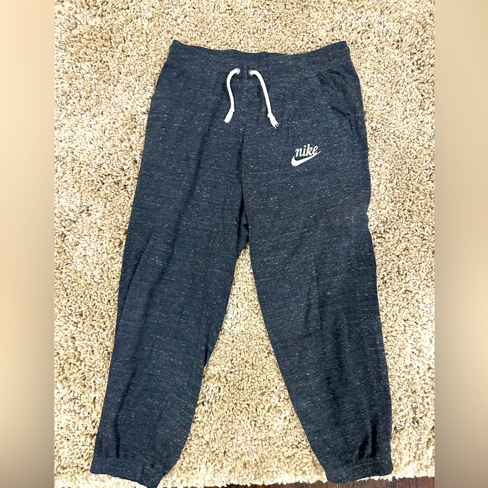 Women’s size small Nike lounge pants joggers.